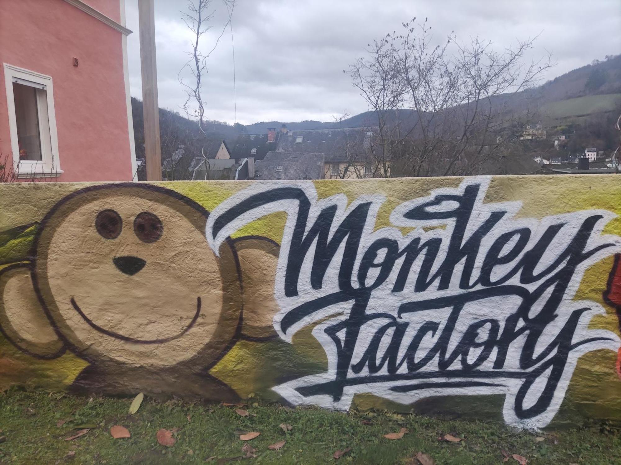 Monkey Factory - Mini Home-Stay Hostel Traben-Trarbach Luaran gambar