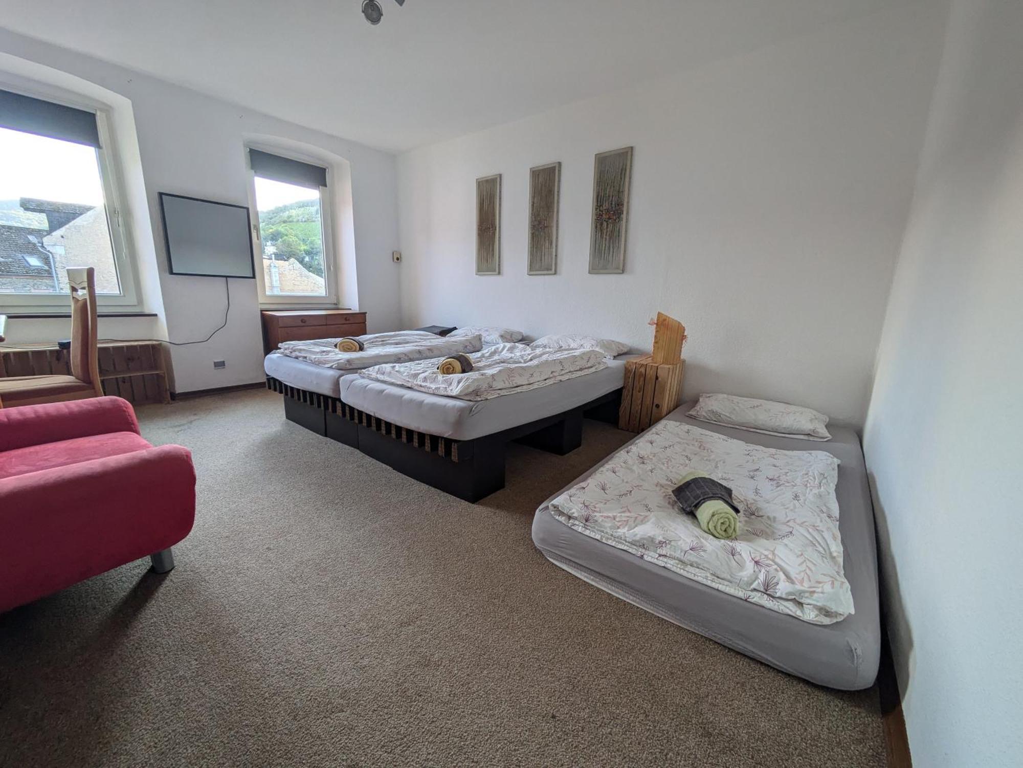 Monkey Factory - Mini Home-Stay Hostel Traben-Trarbach Bilik gambar