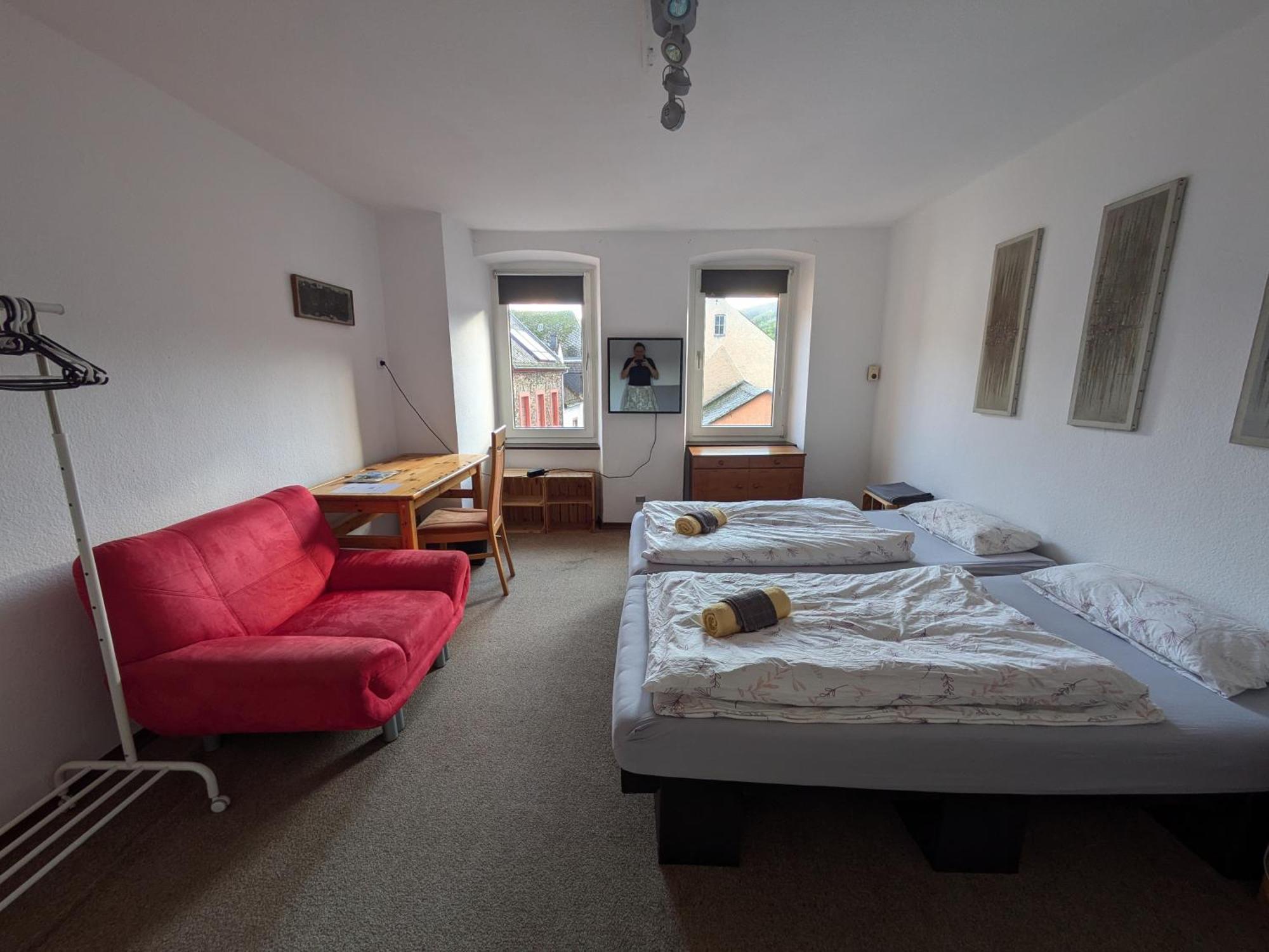 Monkey Factory - Mini Home-Stay Hostel Traben-Trarbach Bilik gambar